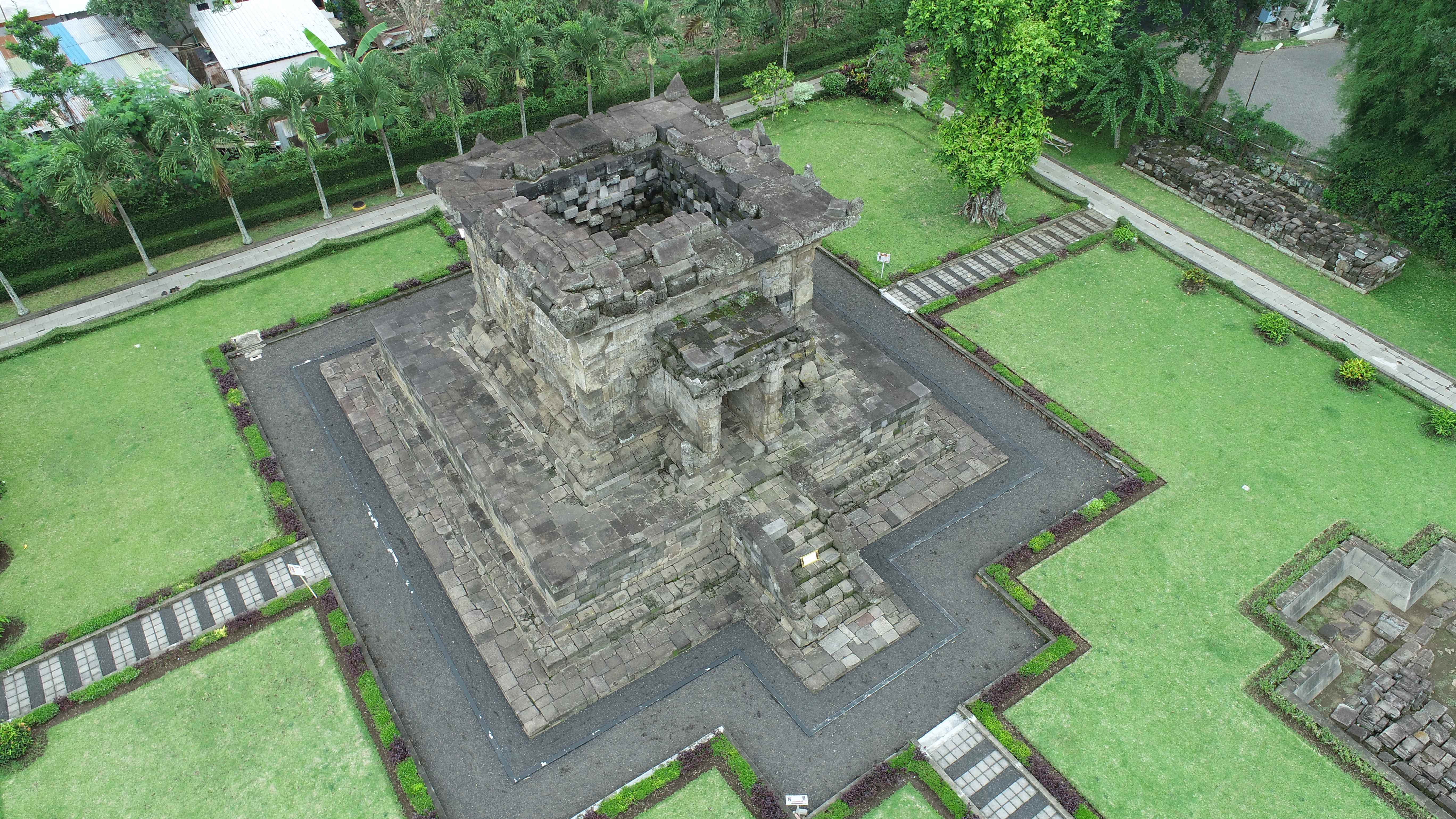 thumbnail_candi_badut